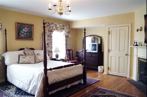 Montague Inn Saginaw Buitenkant foto