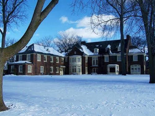 Montague Inn Saginaw Buitenkant foto